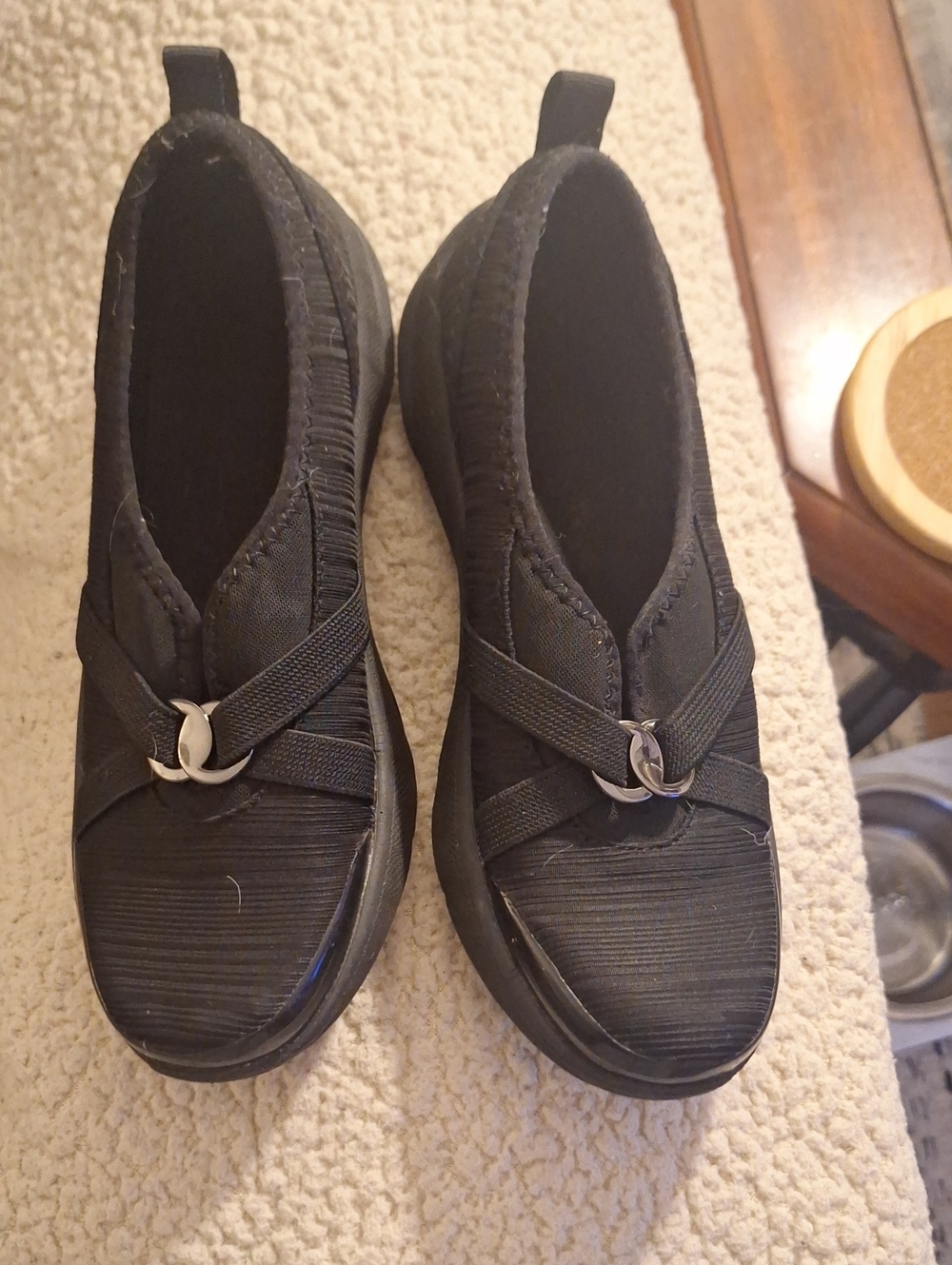 Source Unknown Black Slip-On Women's Clog with Silver Accent